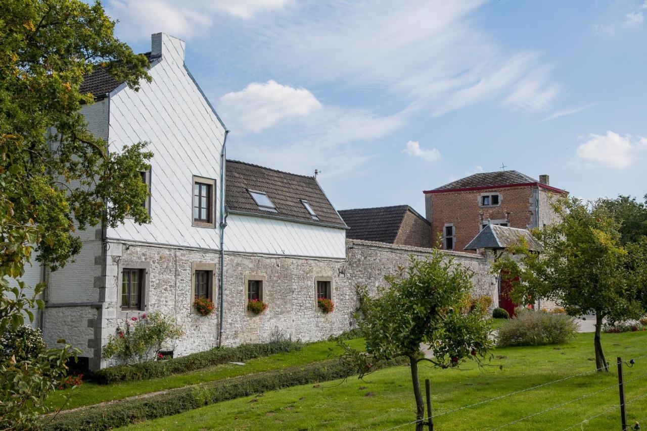 Villa La Tour De La Chapelle Couthuin Esterno foto